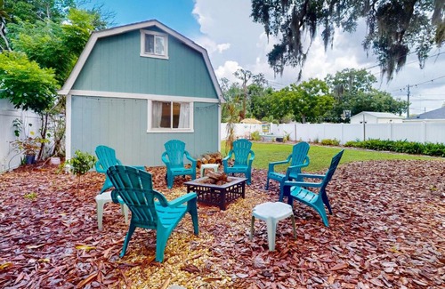 New Port Richey Hotel | Bunglow Boogie Bunkhouse