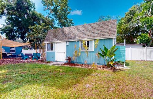New Port Richey Hotel | Bunglow Boogie Bunkhouse