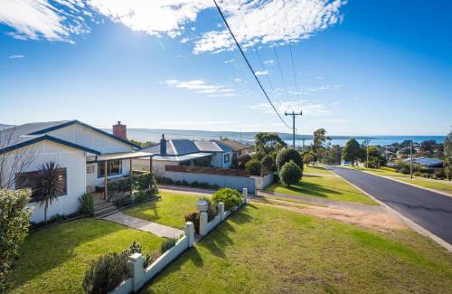 Eden House | Bungo Beach house - Pet Friendly home