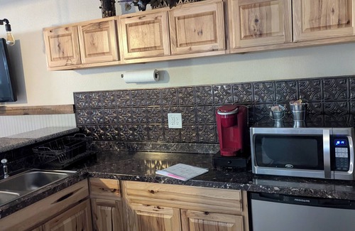 Kingston Apartment | Bunker Hill Hideaway Apartment Suite Formerly Kingston 376