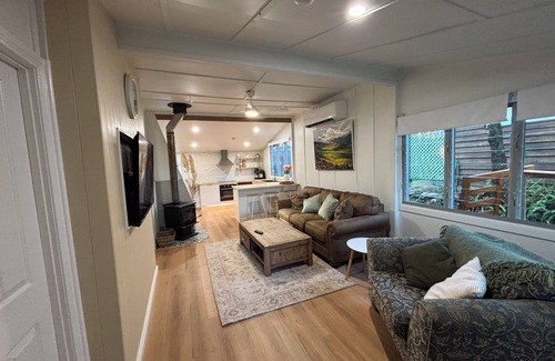 Eungella House | Bunya Cottage with Fireplace