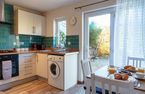 Little Stoke House | Burden close two bedroom house with garden