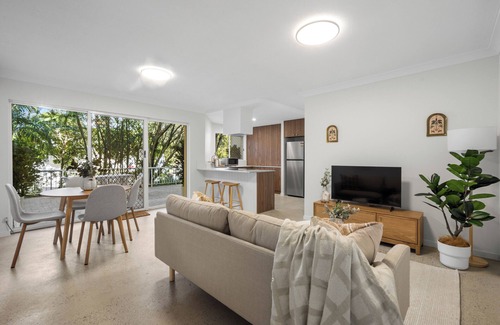 Burleigh Heads Apartment | Burleigh Breeze 2 Bed Beach Walk