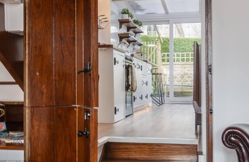 Scawton Cottage | Burn Cottage - Hot Tub - Dogs welcome