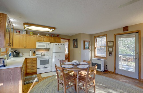 Burnsville Cabin | Burnsville Cabin w/Deck & Trails - Dog Friendly!