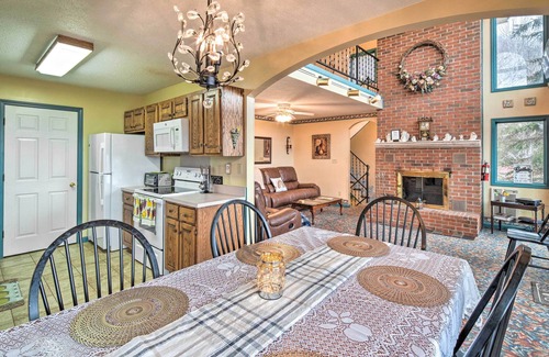 Burnsville Cottage | Burnsville Home w/Deck & Panoramic Mountain Views