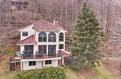 Burnsville Cottage | Burnsville Home w/Deck & Panoramic Mountain Views