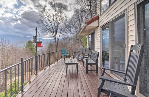 Burnsville Cottage | Burnsville Home w/Deck & Panoramic Mountain Views