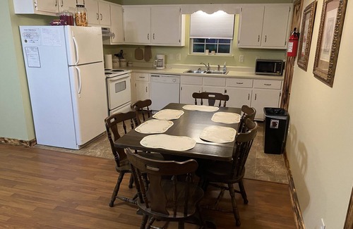 Guntersville House | Burnt Pine- Plenty of room for fishermen AND their boats!