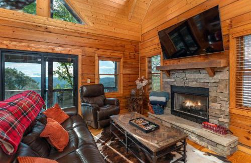 Wolf Laurel House | Burnt Skies Sleeps 10 Hot Tub Foosball Darts