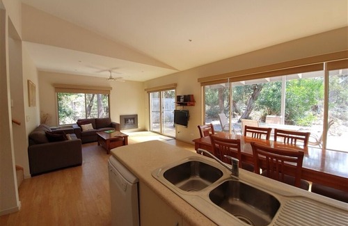 Forge Creek Apartment | Burrabogie - 1 Nt(waterfront)