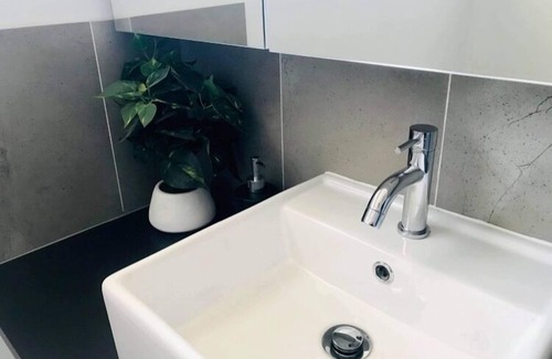 Burramine House | Burramine Haven is a recently updated cottage style home amongst the gum trees.