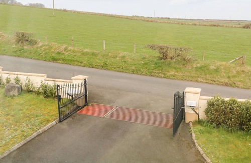 Coleraine House | BURRENMORE RETREAT, family friendly, with open fire in Castlerock