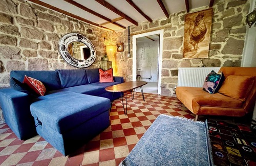 Cromford Apartment | Burtys Snug Cromford UNESCO Peak District central village studio - Pet Friendly