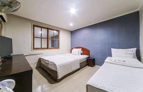 Daeyeon-dong Hotel | Busan Daeyeondong Hwanggeum