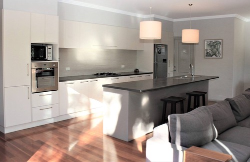 Elizabeth Beach House | Bush 2 Beach - Byo linen