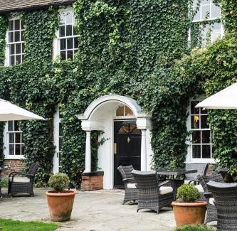 Farnham Hotel | Bush Hotel Farnham