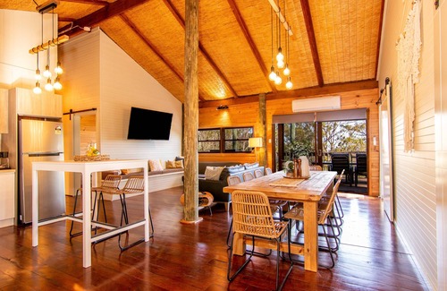Rosebrook House | Bush Retreat with private jacuzzis, amazing views, great for large groups