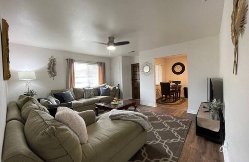 Riverside House | Business Class/Family Vacation/Large Backyard