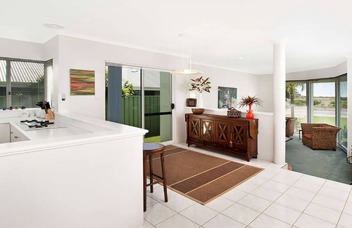 Geographe House | Busselton Beach House with WIFI- Beautiful Busselton Beach House with beachviews