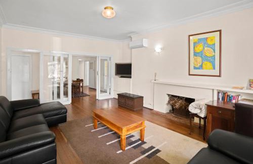 Busselton House | Busselton River Cottage with WiFi