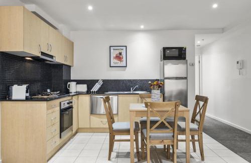 Fitzroy Apartment | Bustling Fitzroy Eateries and Bars Nearby
