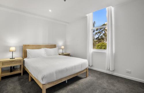 Fitzroy Apartment | Bustling Fitzroy Eateries and Bars Nearby