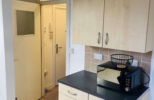 Golborne Apartment | Bustling Western Apartment