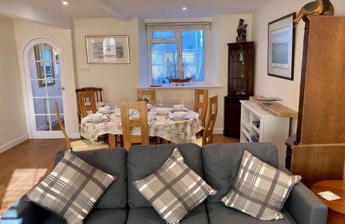 Sidmouth House | Buttercup Cottage
