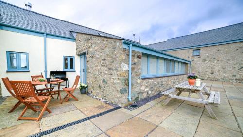 Llanfaethlu House | Buttercup
