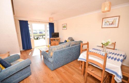 Horning House | Buttercup Lodge