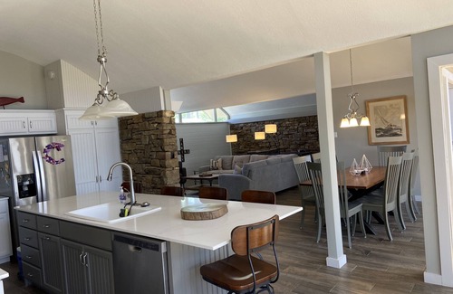 Kingsland House | Butterfly Beach House-Private Sandy Beach(100'), Boat Dock, 5BR/3BA, Sleeps 14
