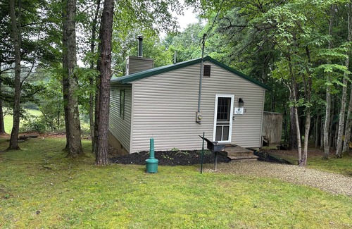 Laurelville Cabin | Button Buck sleeps 4, or rent all 4 for 20. Horseback riding across the Rd!