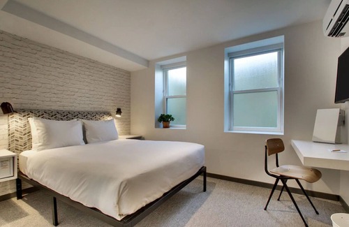 Foggy Bottom Hotel | Buzz Queen, Hotel Hive, Ensuite Comfort, Lively Locale