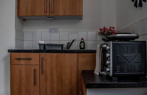 Bradford Apartment | Bv Comfy Studio At Maningham Lane Bradford