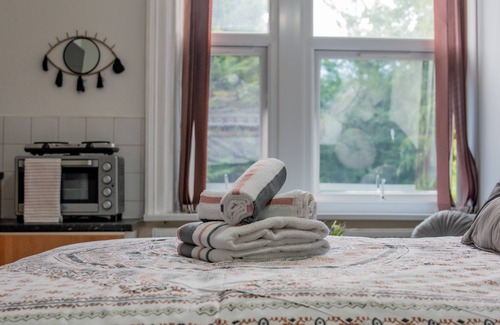 Bradford Apartment | Bv Comfy Studio At Maningham Lane Bradford