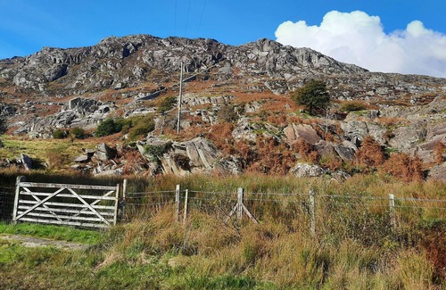 Tanygrisiau Cottage | BWTHYN HEDDYCHLON, pet friendly, with open fire in Blaenau Ffestiniog