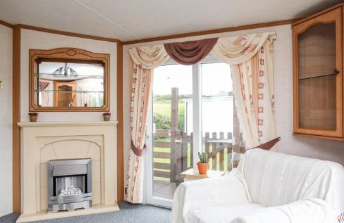 Cylch-Y-Garn House | Bwthyn Y Bae Lodge