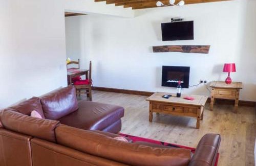 Rhyd-y-foel House | Bwthyn Y Wennol