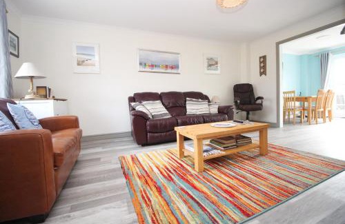 Harlyn Apartment | BY THE BEACH, dog friendly cottage with parking