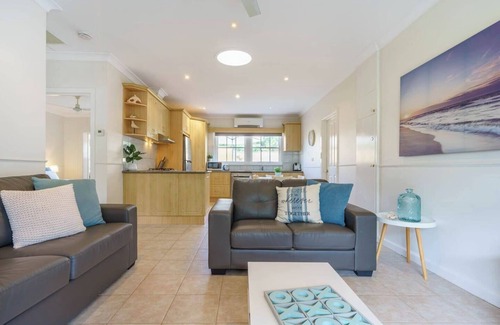 Rosebud House | By the Beach Your Comfy Rosebud Holiday Home