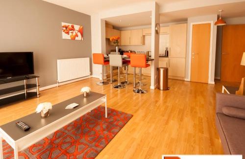 Paisley Apartment | ByEvo 1 Brabloch - Close to GLA - Perfect Getaway or Working away from Home