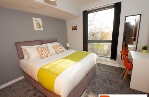 Paisley Apartment | ByEvo 1 Brabloch - Close to GLA - Perfect Getaway or Working away from Home