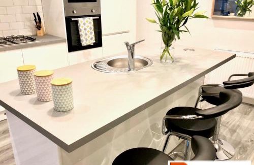 Glasgow House | ByEvo Almar Villa - Close to City and Airport - Perfect for Contractors or large groups
