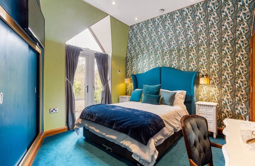 Louth House | BYFORD LODGE Luxury self catering 2 Bedroom, 2 Bathroom, Private Parking Louth
