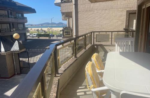 Laredo Apartment | Céntrico, primera línea de playa y piscina