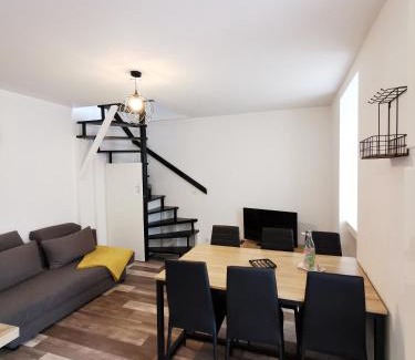 Dol-de-Bretagne Apartment | "CŒUR de Dol" - Duplex Confortable et Cozy
