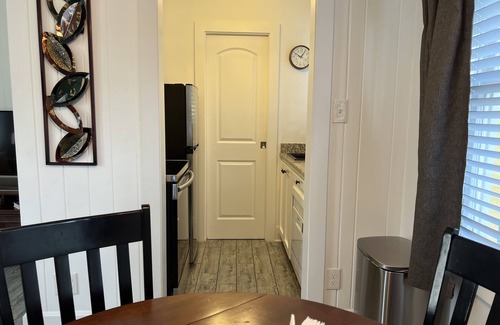Downtown Historic District Apartment | C2 Perfect location in historic city center, near beaches, patio, free parking!