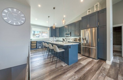 East Kootenay House | Fairmont Peak Cabin | Pet Friendly | Pool Table