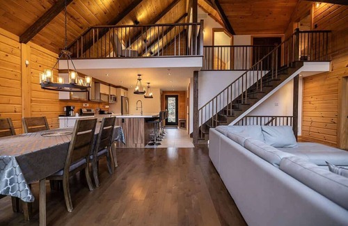 Sainte-Marguerite-du-Lac-Masson Ski Chalet | Edge of Lake Walfred - Spa - Mistral Club Walfred